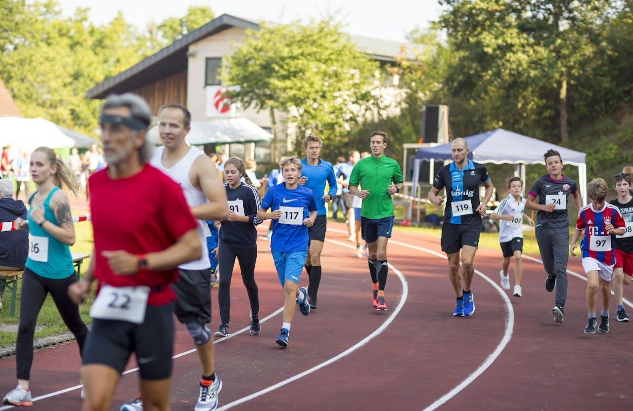 Bild vom 9. Benefizlauf im Jahr 2016. Dies ist das 97. Bild.